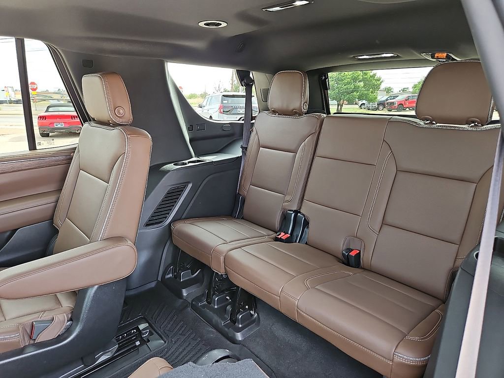 Used 2022 Chevrolet Tahoe High Country RWD image 15