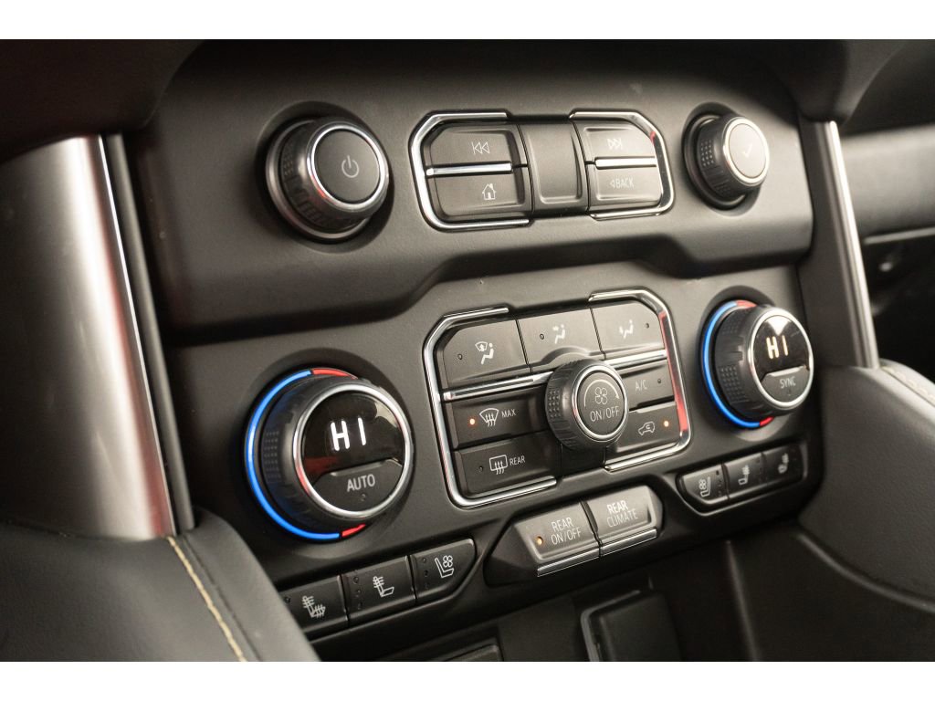 Used 2024 Chevrolet Suburban Premier AWD/4WD image 26