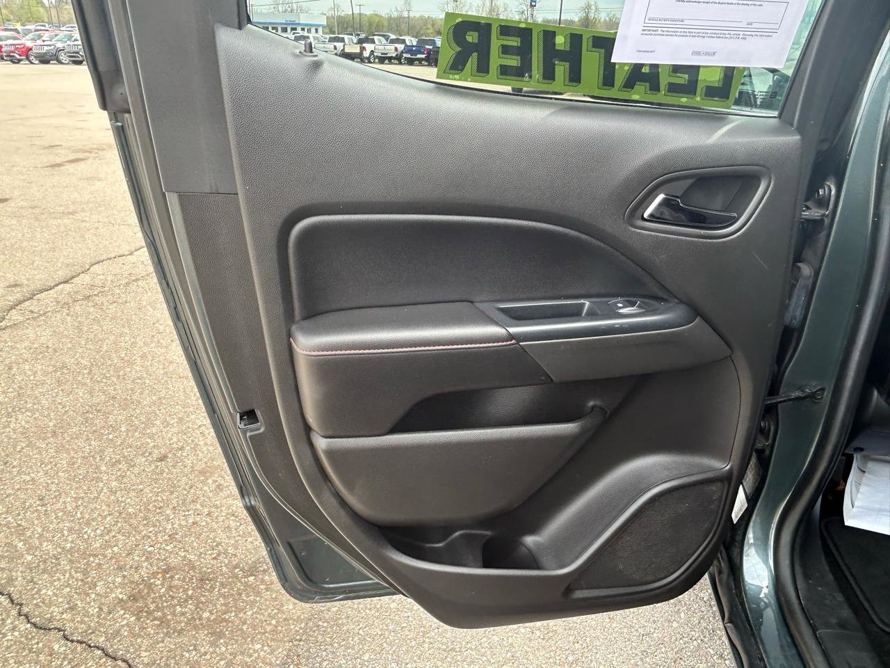 Used 2015 GMC Canyon SLE AWD/4WD image 13