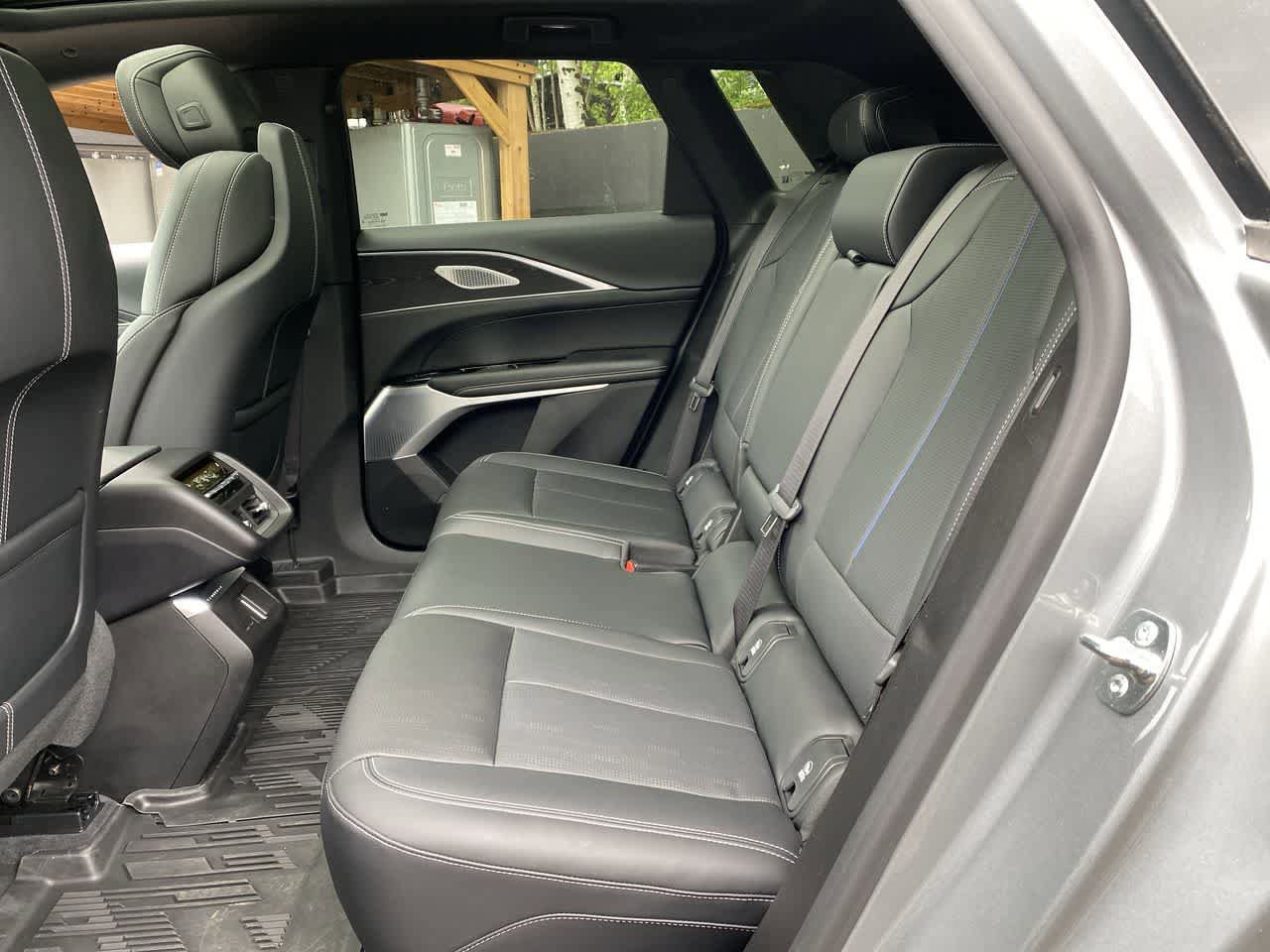 Used 2024 Cadillac Lyriq Luxury w/ LPO, Floor Liner Package AWD/4WD image 17