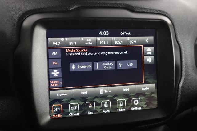 Used 2023 Jeep Renegade Latitude w/ Sun & Fun Group AWD/4WD image 29