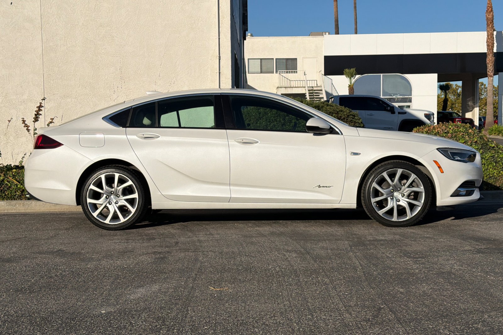 Used 2020 Buick Regal Avenir w/ Driver Confidence Package II FWD image 3