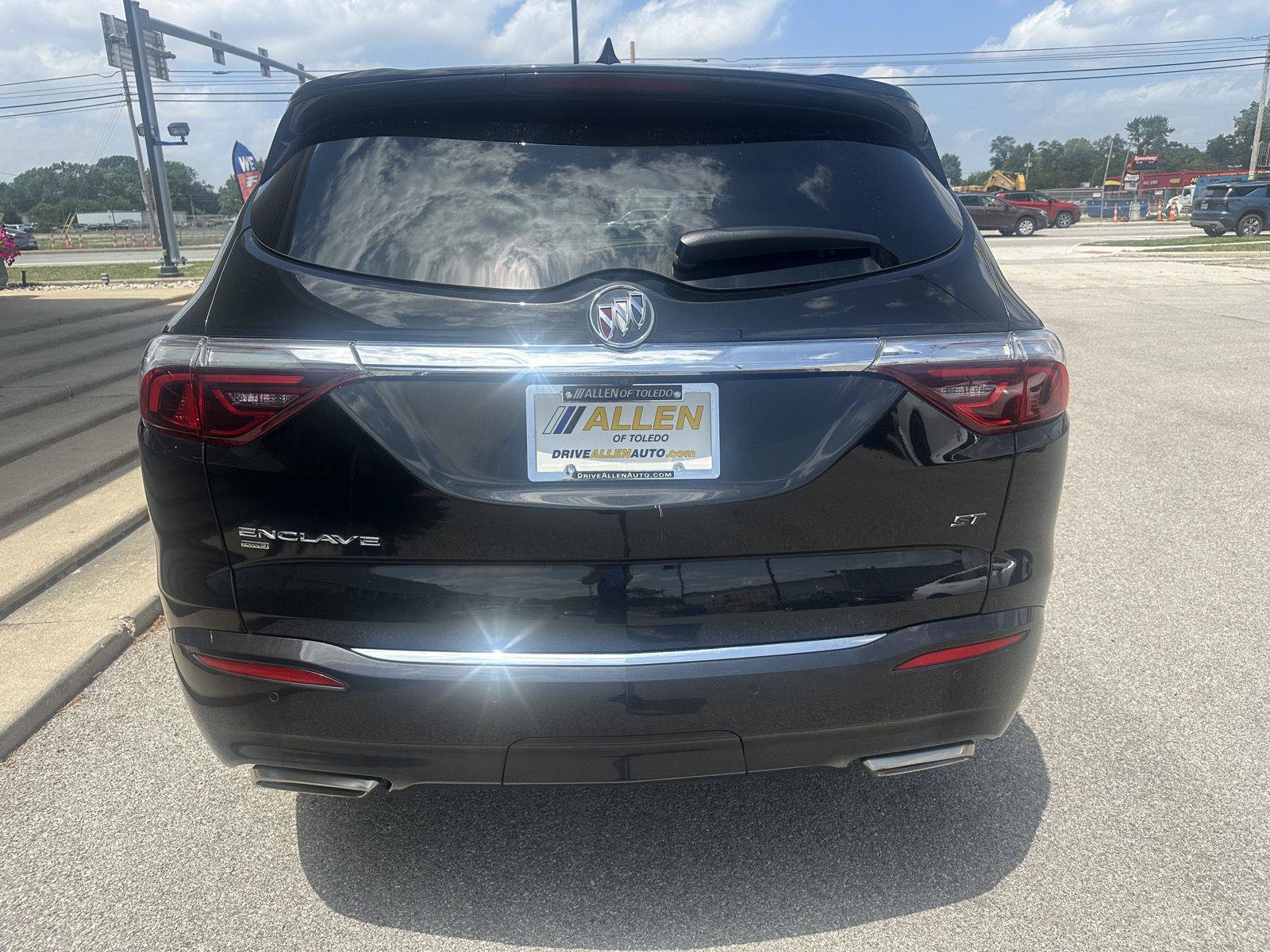 Used 2023 Buick Enclave Essence w/ Experience Buick Package AWD/4WD image 12