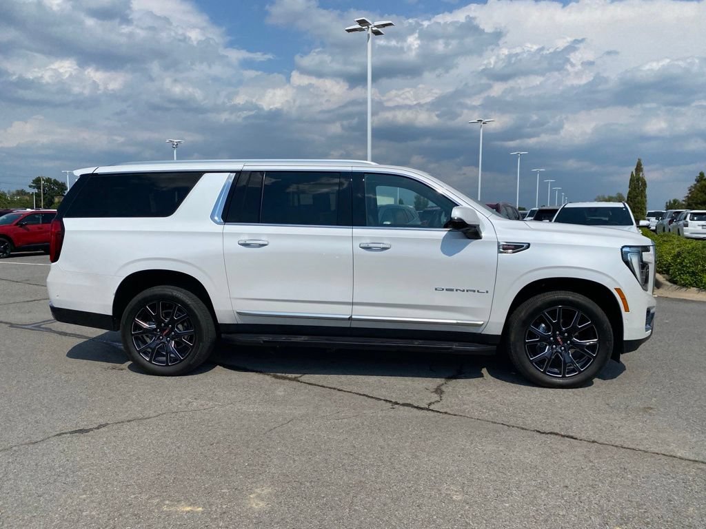 Used 2025 GMC Yukon XL Denali AWD/4WD image 5