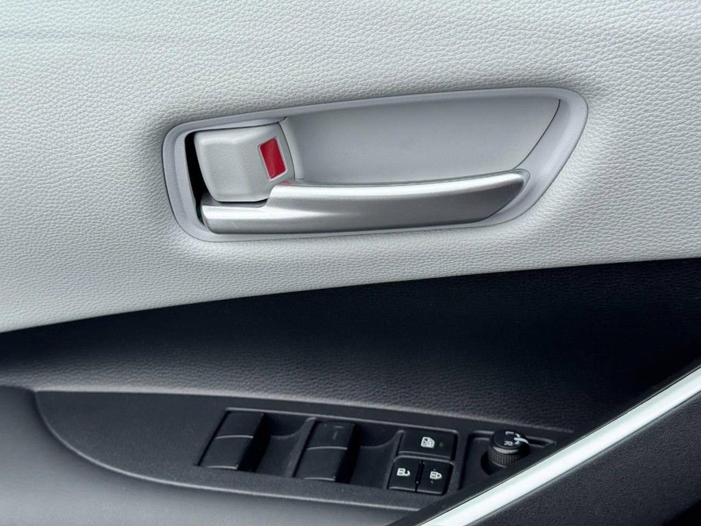 Used 2023 Toyota Corolla SE w/ SE Premium Package FWD image 20