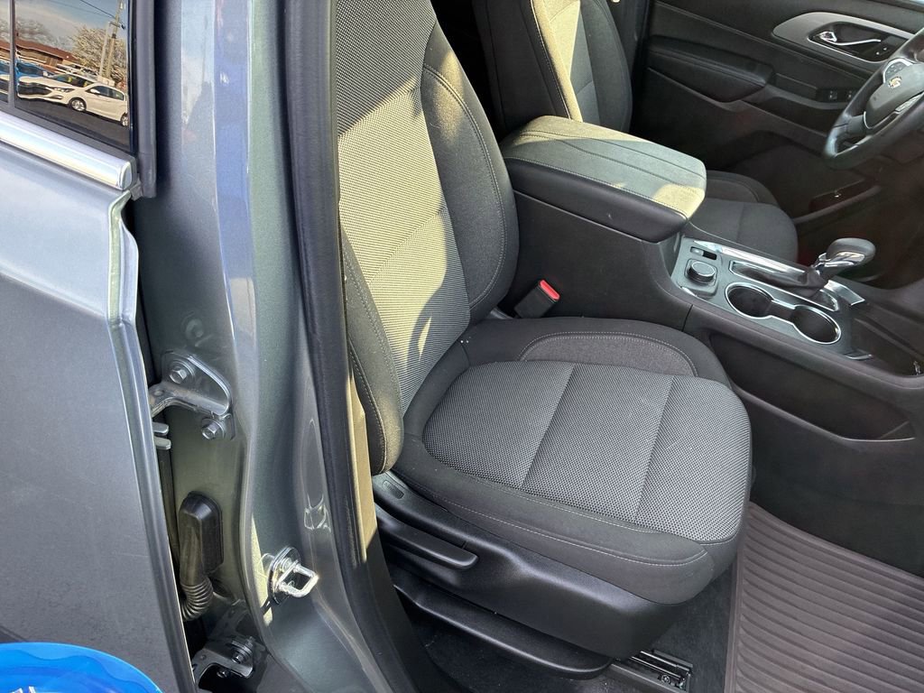 Used 2023 Chevrolet Traverse LT image 22