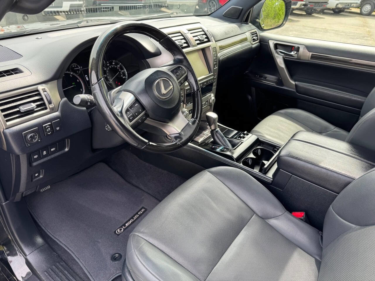 Used 2020 Lexus GX 460 Premium w/ Premium Package image 17