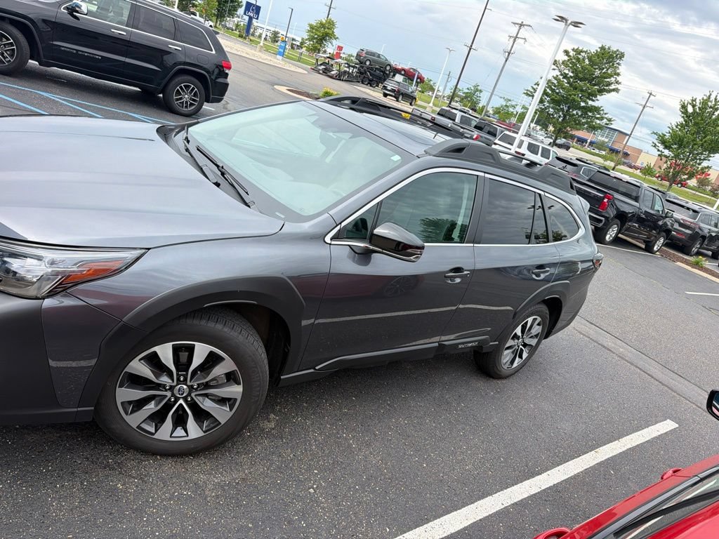 Used 2025 Subaru Outback Limited AWD/4WD image 5