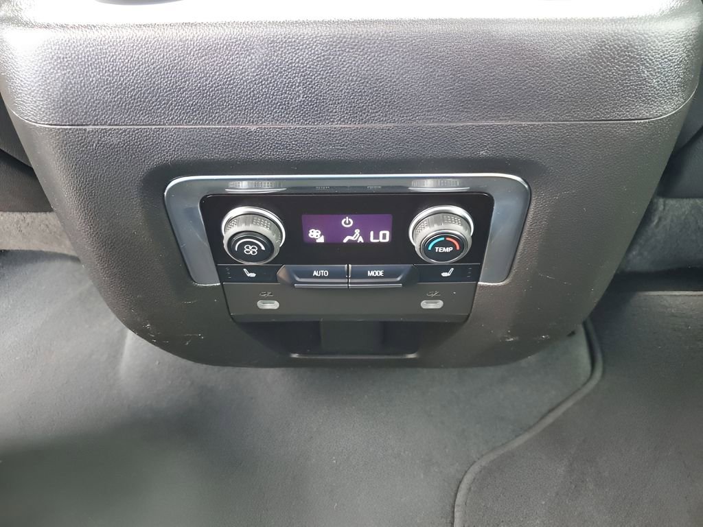 Used 2023 Chevrolet Suburban Premier image 21