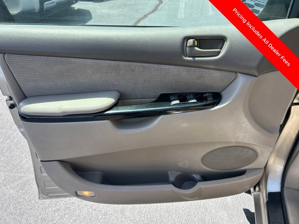 Used 2005 Toyota Sienna LE w/ LE Pkg 4 FWD image 4