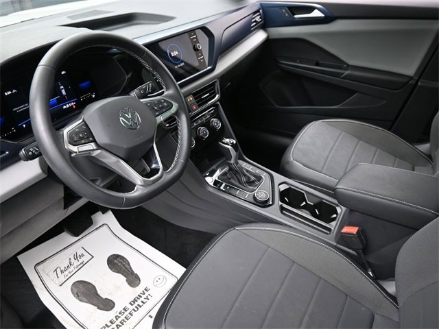 Used 2023 Volkswagen Taos SE w/ Panoramic Sunroof Package image 18