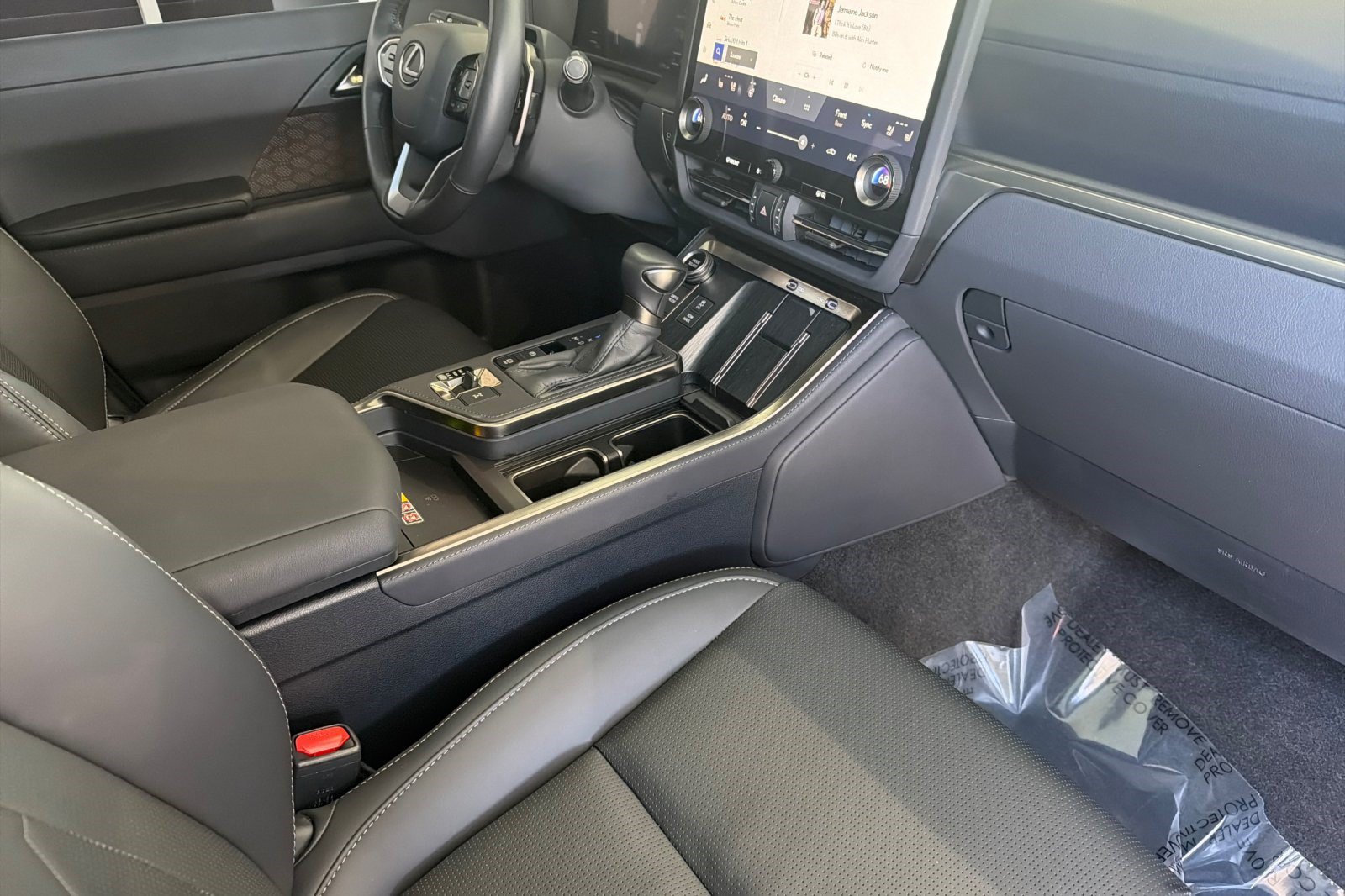 Certified 2025 Lexus GX 550 w/ Cold Area Package AWD/4WD image 19