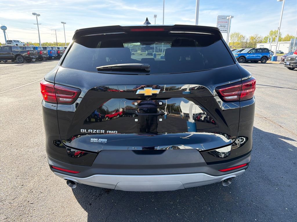 Used 2025 Chevrolet Blazer LT AWD/4WD image 4
