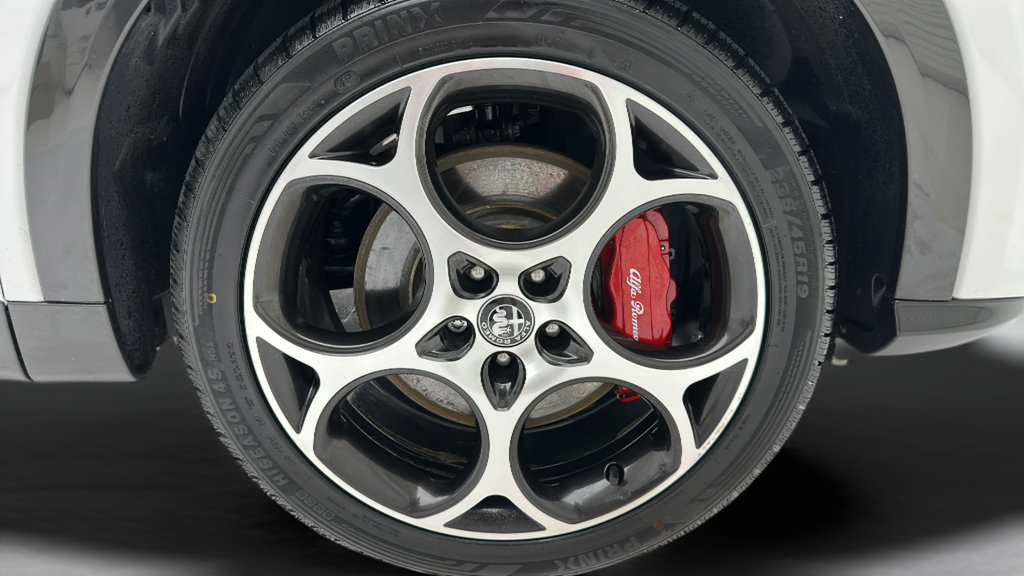 Used 2024 Alfa Romeo Tonale Veloce AWD/4WD image 9