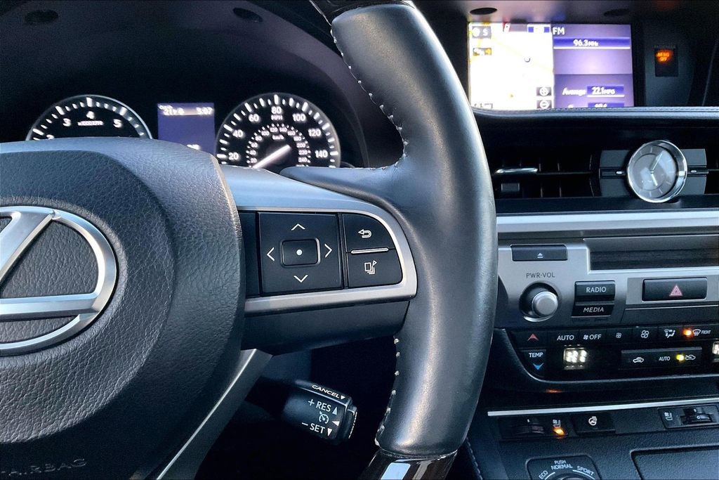 Used 2016 Lexus ES 350 w/ Navigation System Package image 11