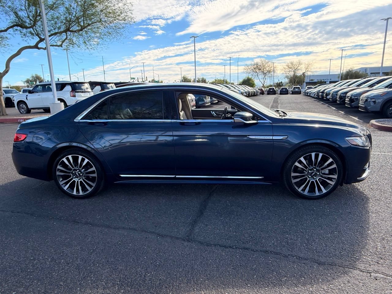 Used 2017 Lincoln Continental Select FWD image 7