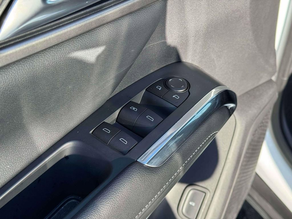 Used 2025 Chevrolet Traverse LT AWD/4WD image 16