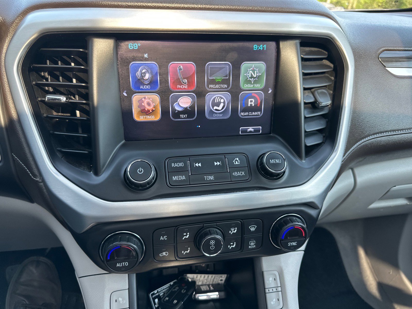 Used 2017 GMC Acadia SLT AWD/4WD image 29
