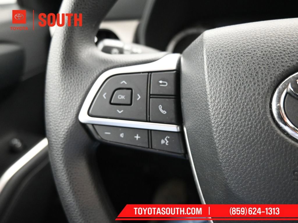 Used 2023 Toyota Highlander L image 23