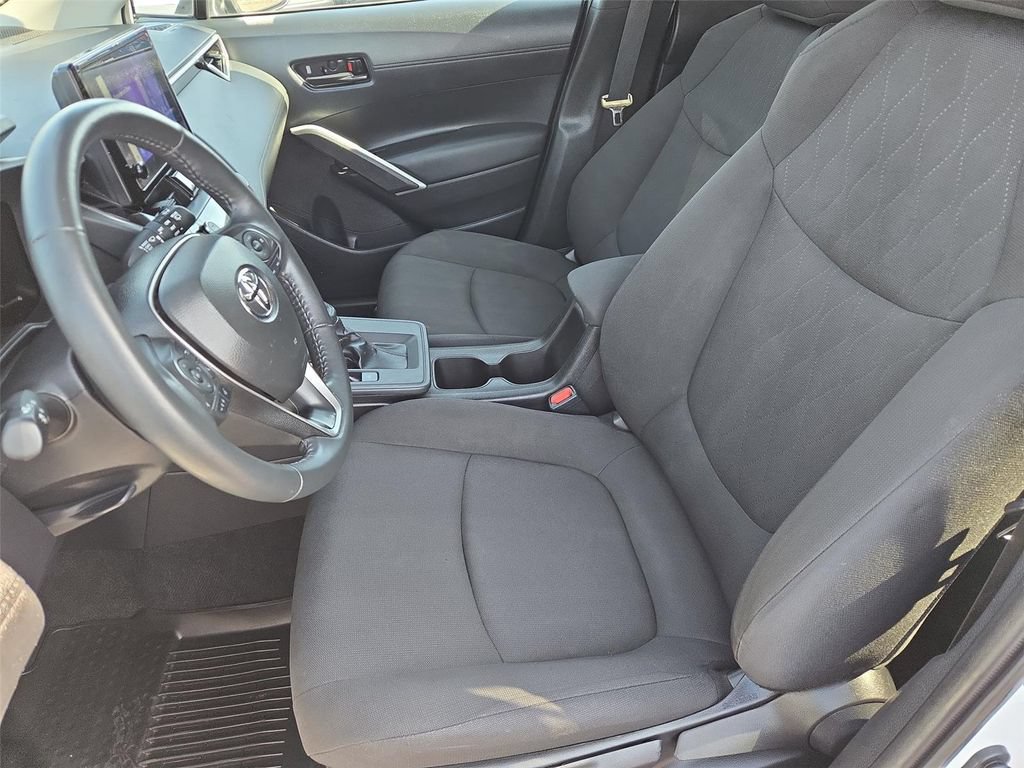 Used 2026 Toyota Corolla Cross LE FWD image 11