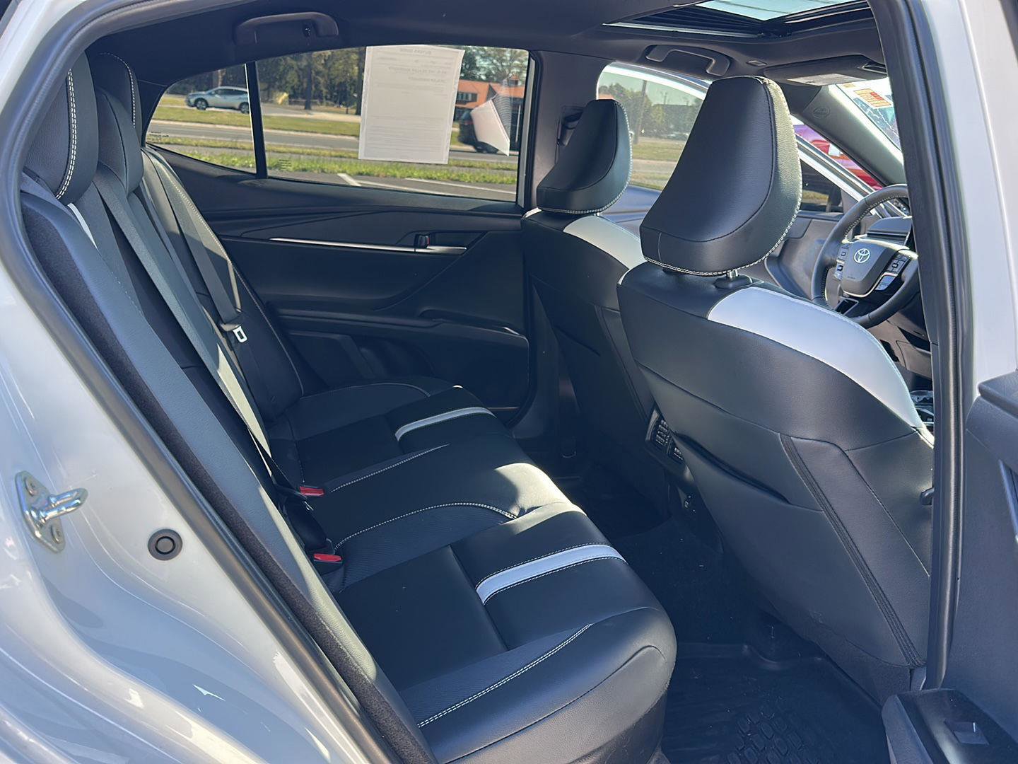Used 2025 Toyota Camry SE w/ Convenience Package FWD image 16