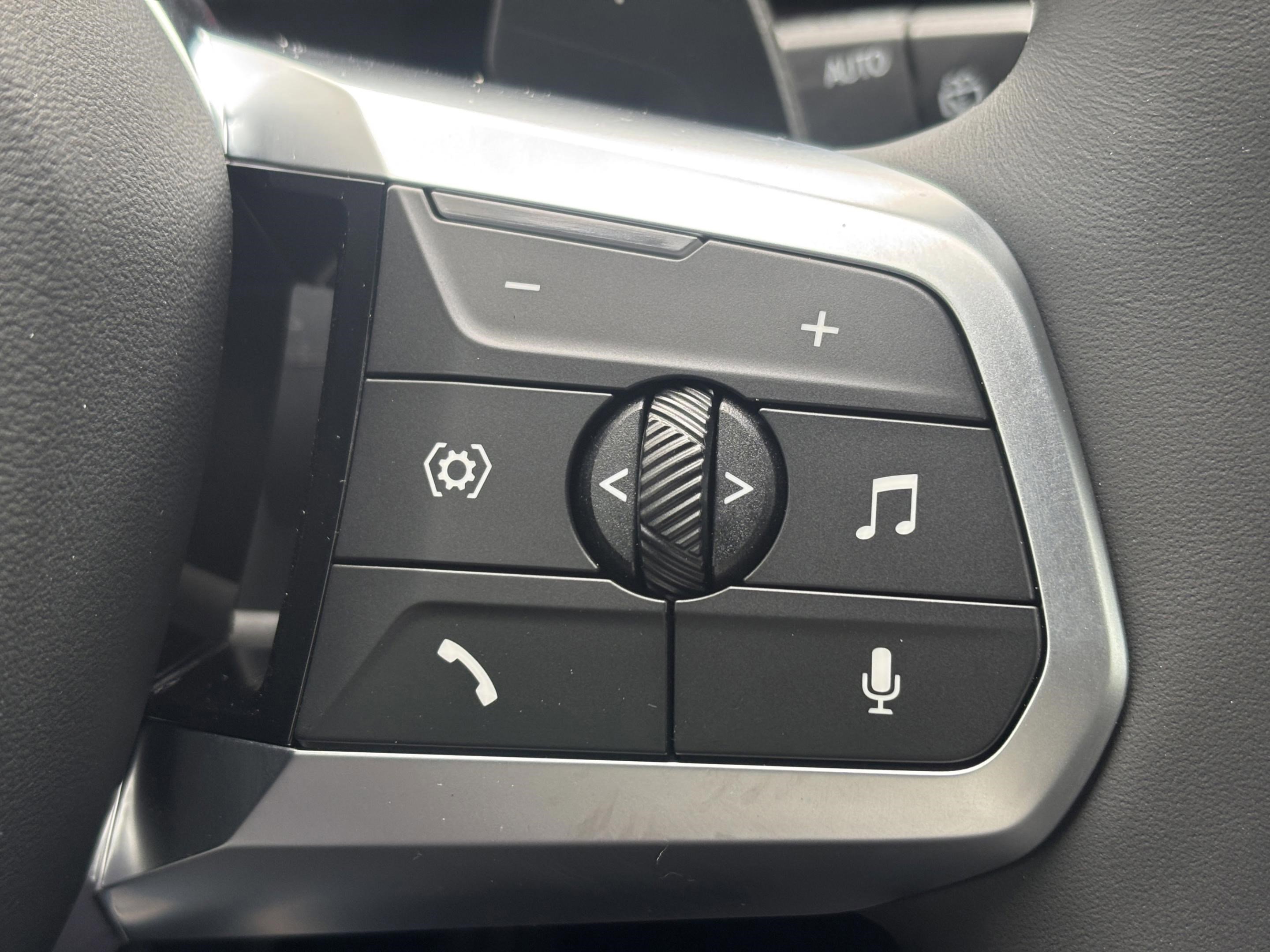 Used 2026 BMW X1 xDrive28i w/ Technology Package image 9