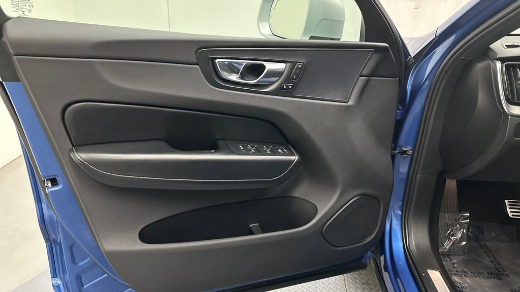 Used 2018 Volvo XC60 T6 R-Design w/ Convenience Package AWD/4WD image 16