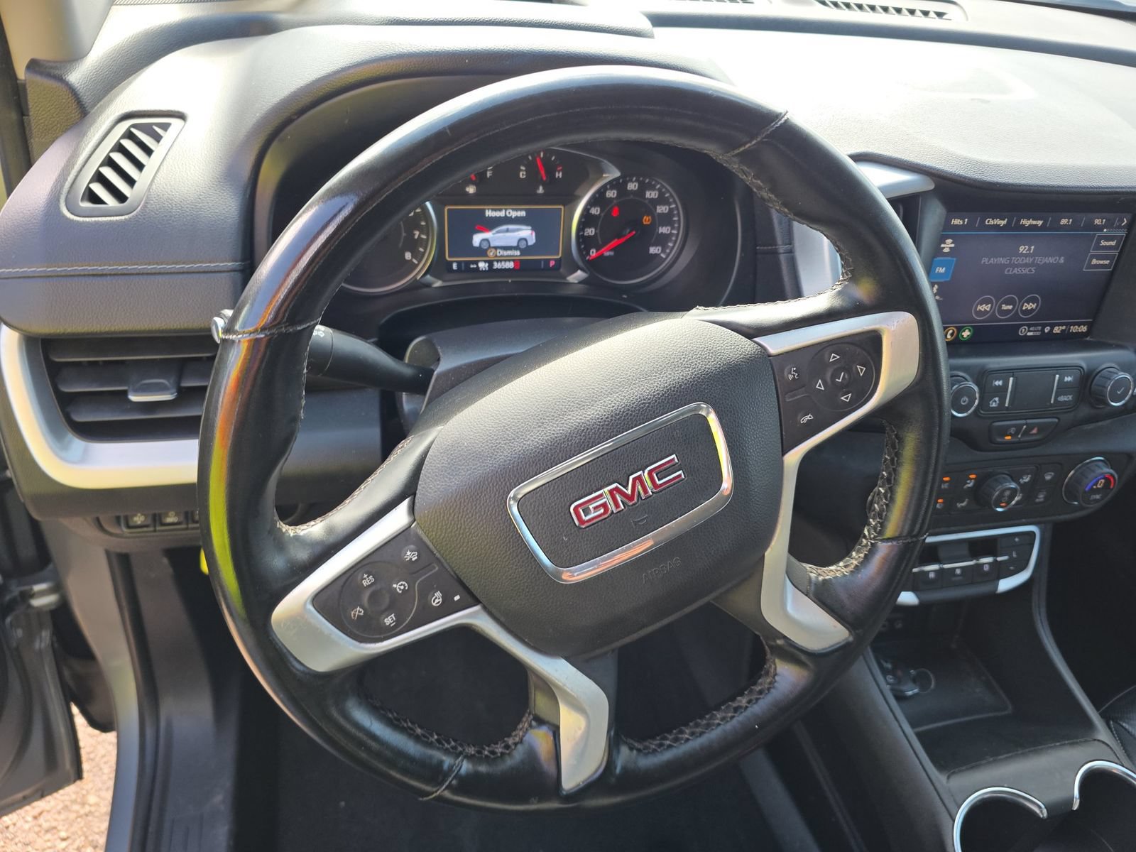 Used 2024 GMC Terrain SLT w/ Tech Package FWD image 10