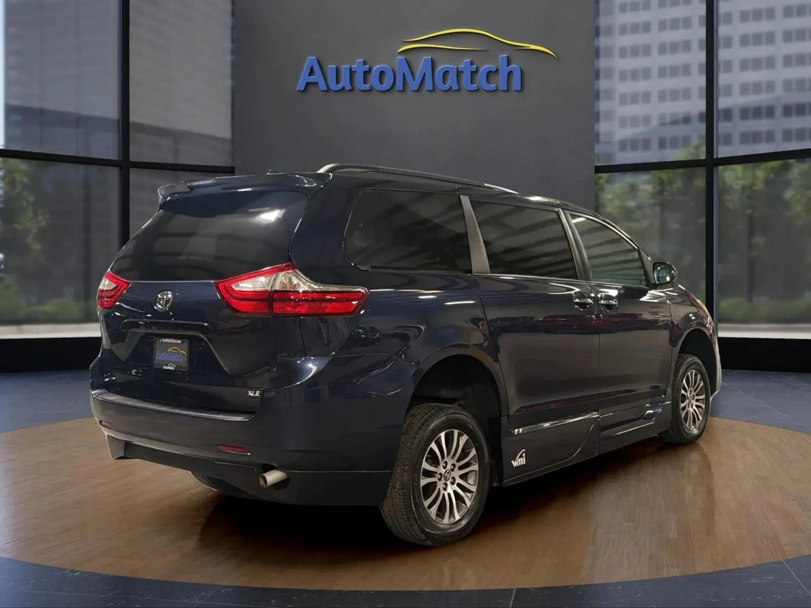 Used 2019 Toyota Sienna XLE FWD image 10