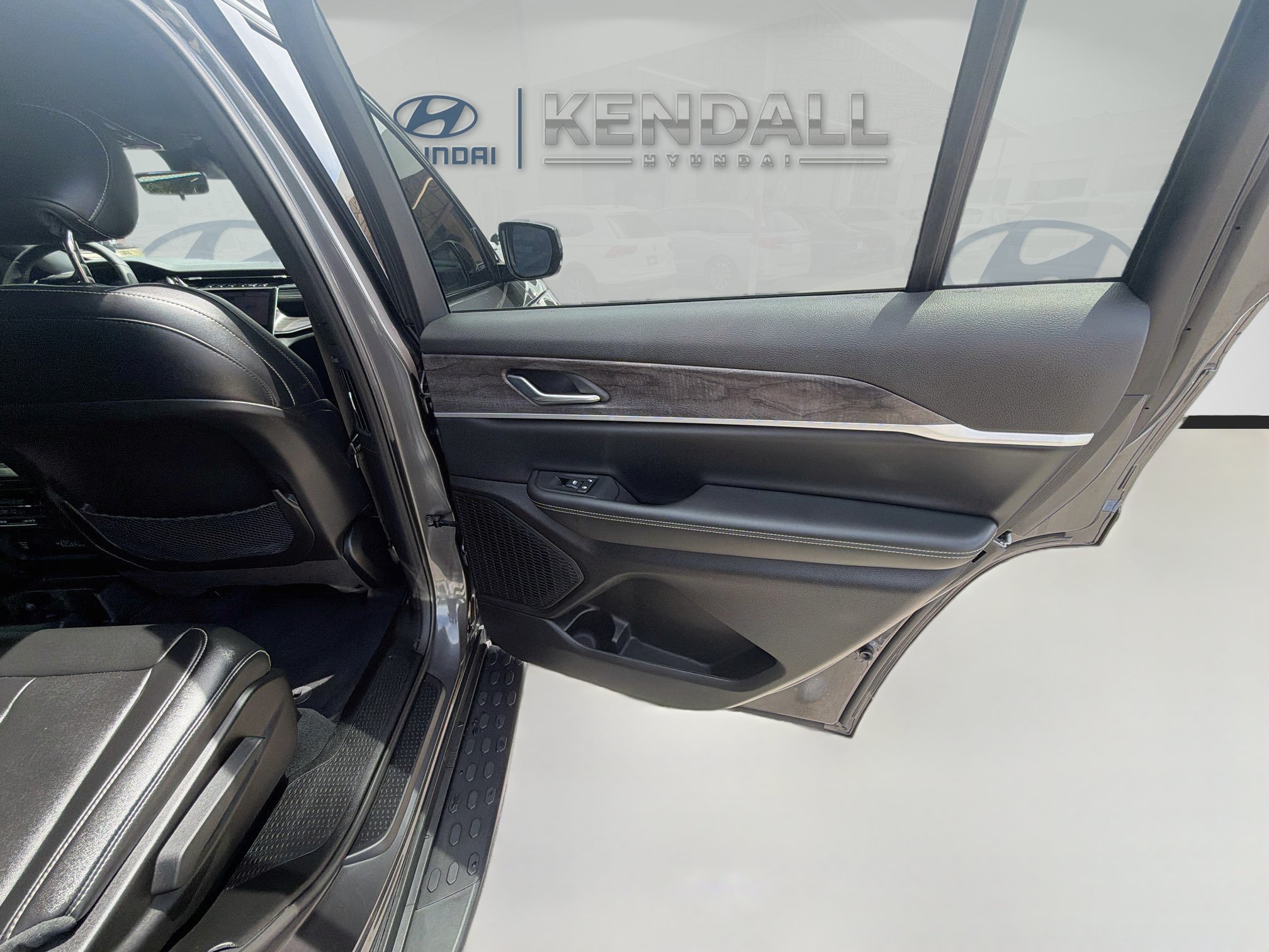 Used 2025 Jeep Grand Cherokee L Limited w/ Black Appearance Package RWD image 28