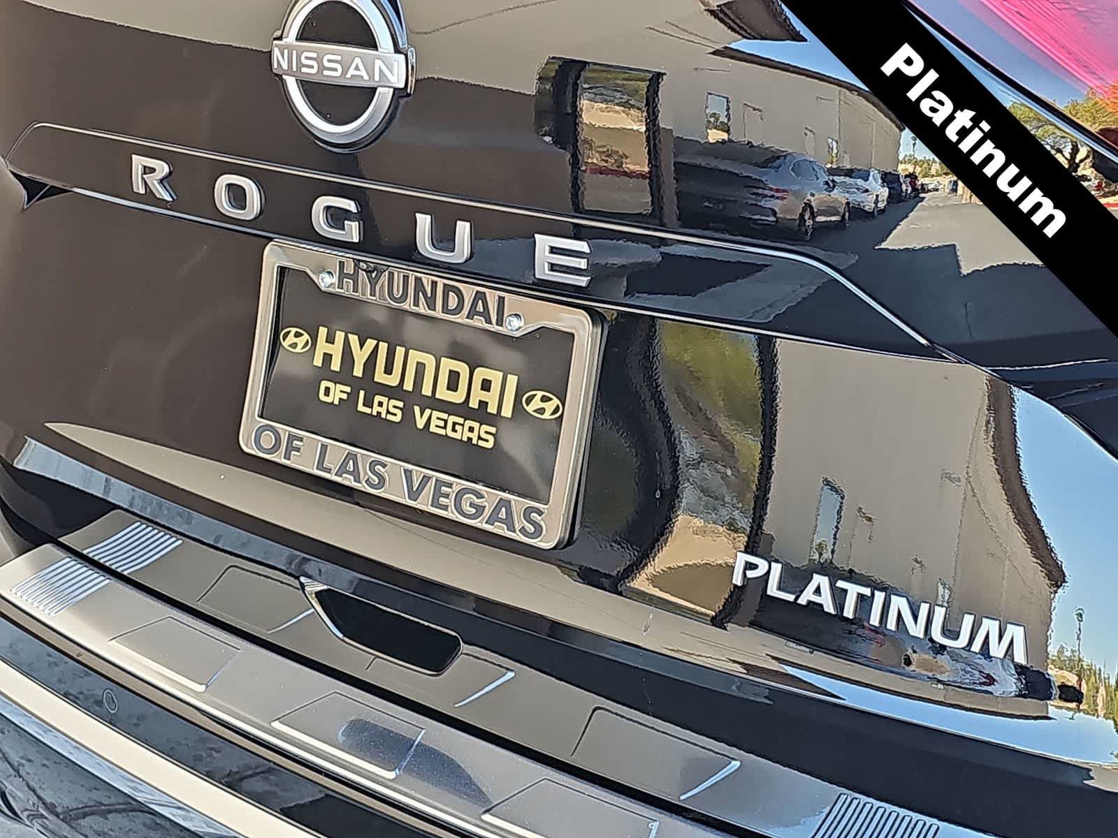 Used 2024 Nissan Rogue Platinum FWD image 11