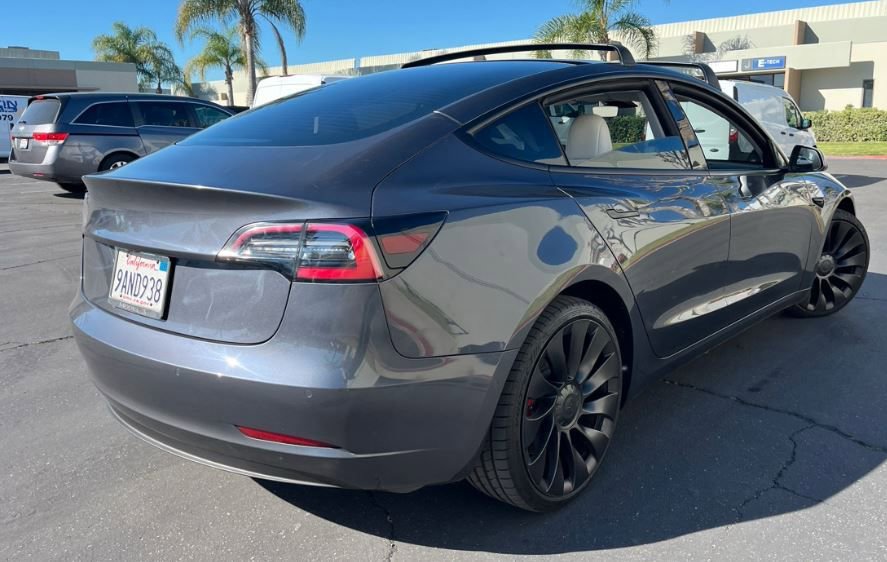 Used 2022 Tesla Model 3 Performance image 2