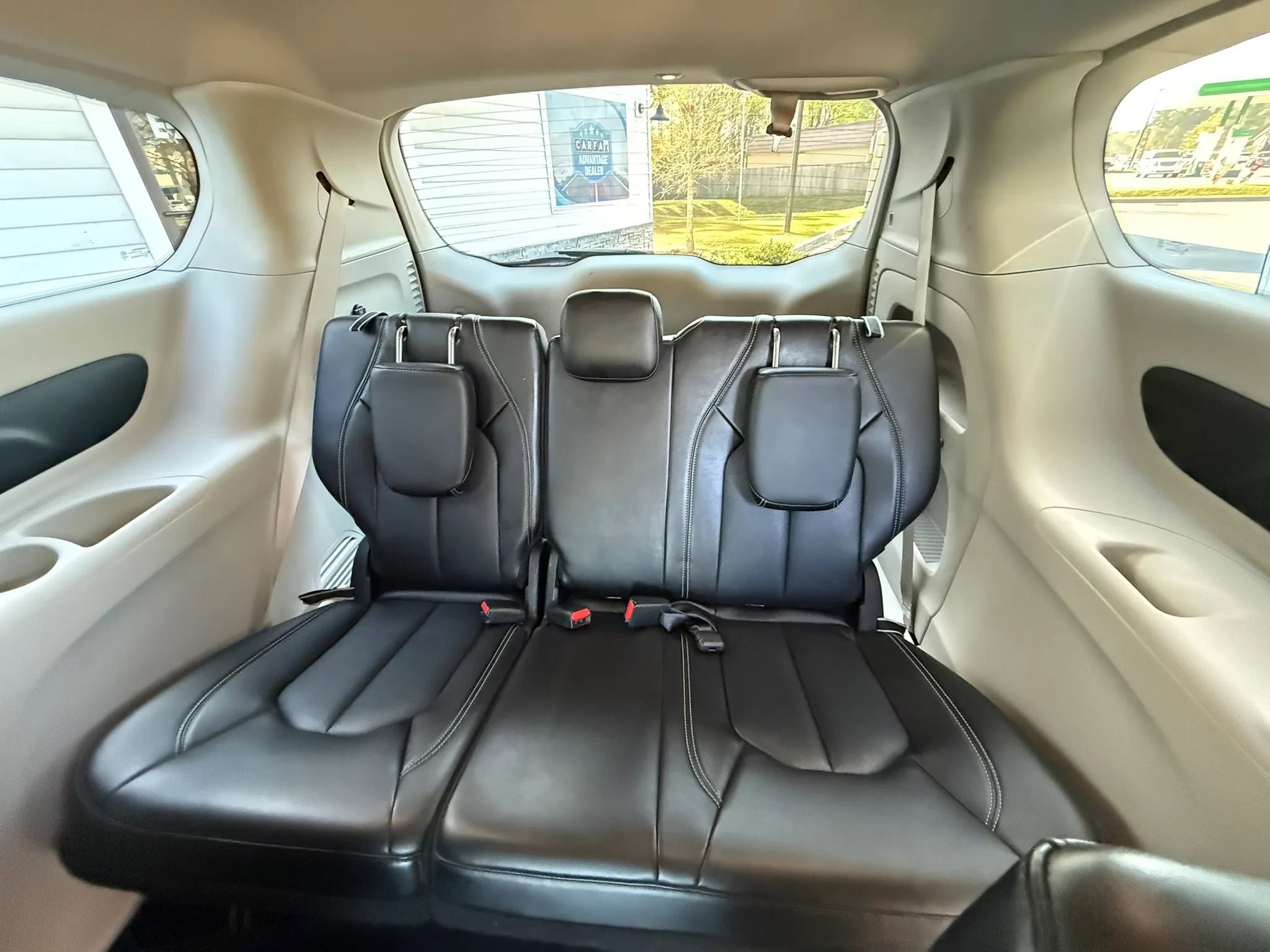 Used 2024 Chrysler Pacifica Touring-L FWD image 14
