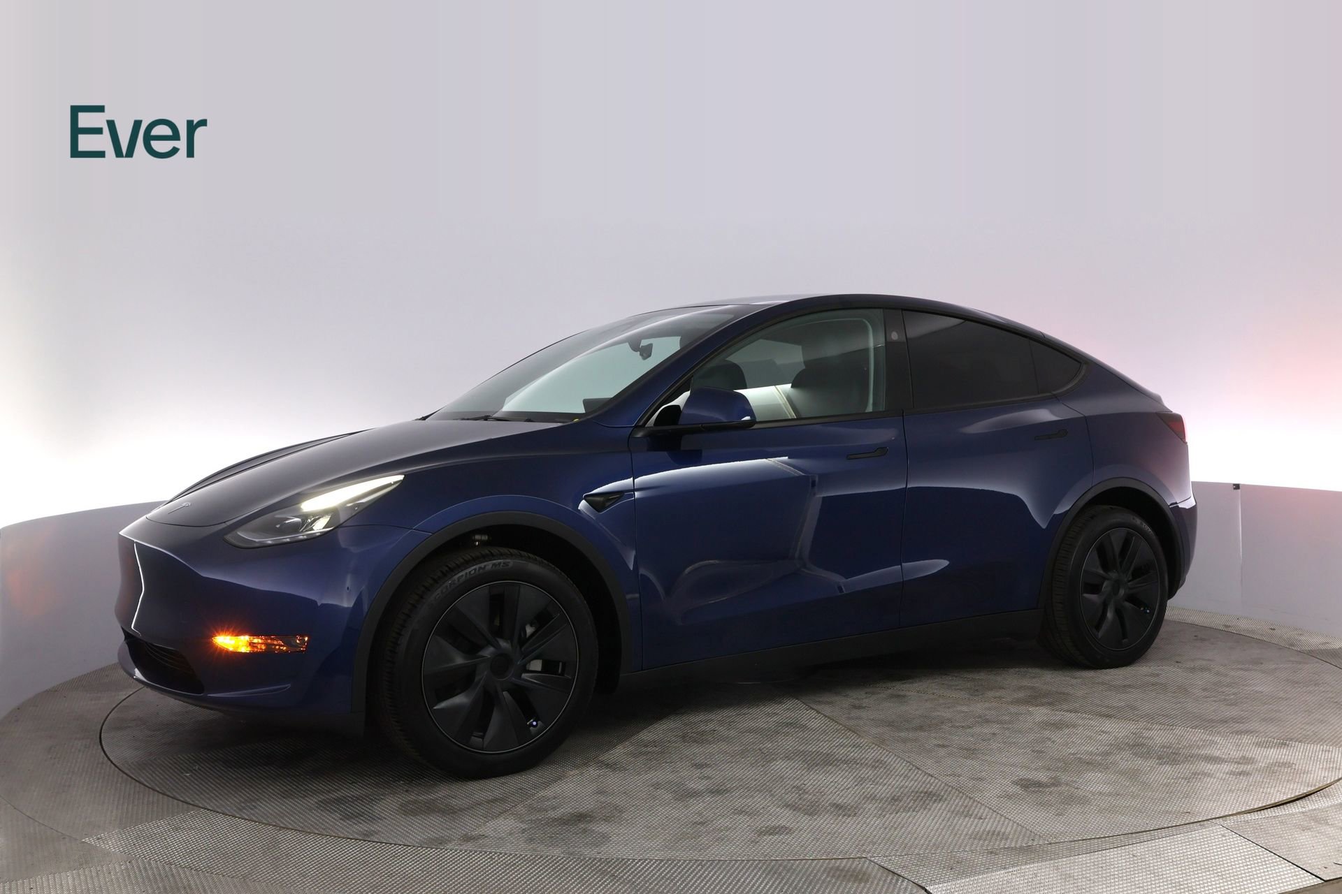 Used 2024 Tesla Model Y 2WD image 18