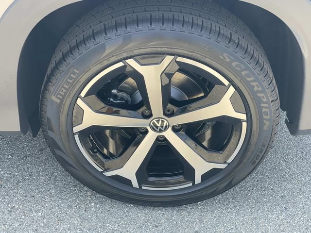 New 2026 Volkswagen Tiguan SE FWD image 30