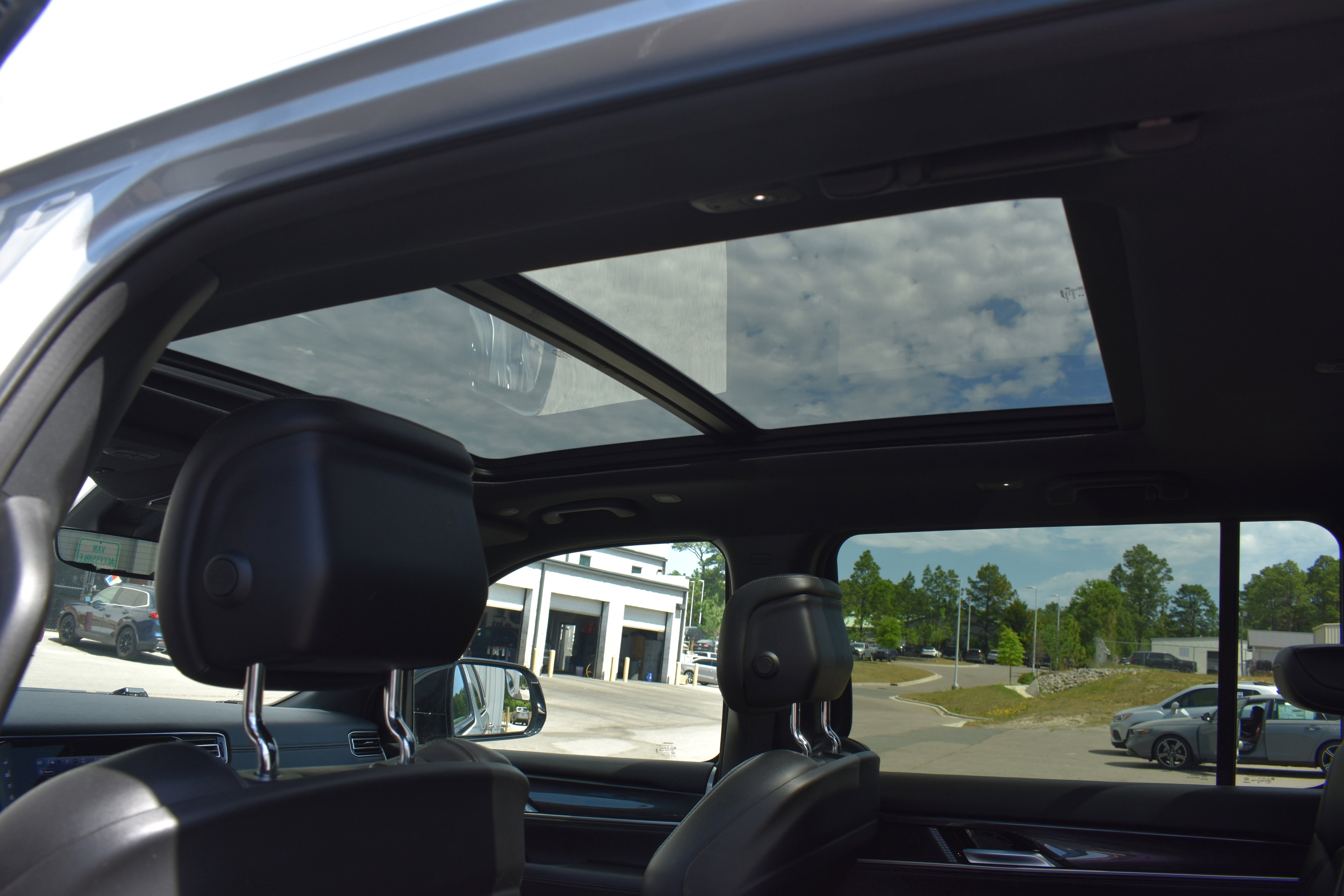 Used 2024 Jeep Wagoneer 4WD w/ Premium Group I image 29