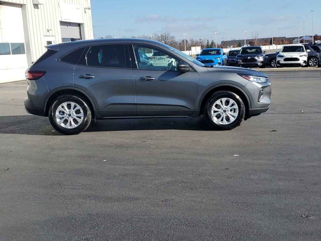 Used 2025 Ford Escape Active image 10
