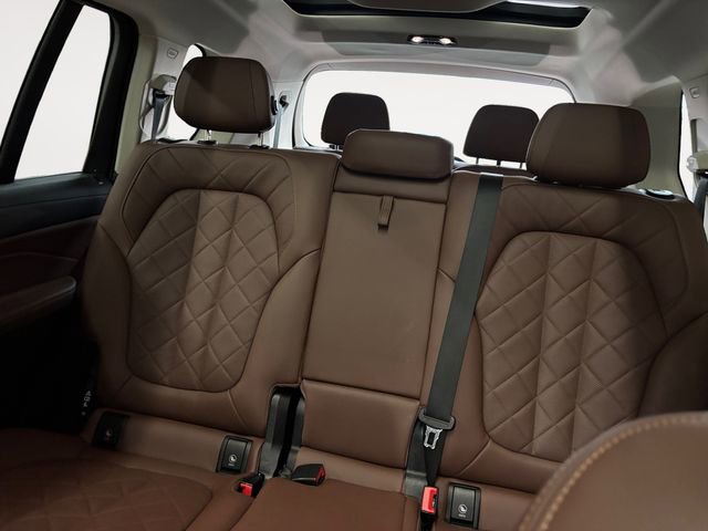 Used 2023 BMW X7 xDrive40i w/ Parking Assistance Package image 13