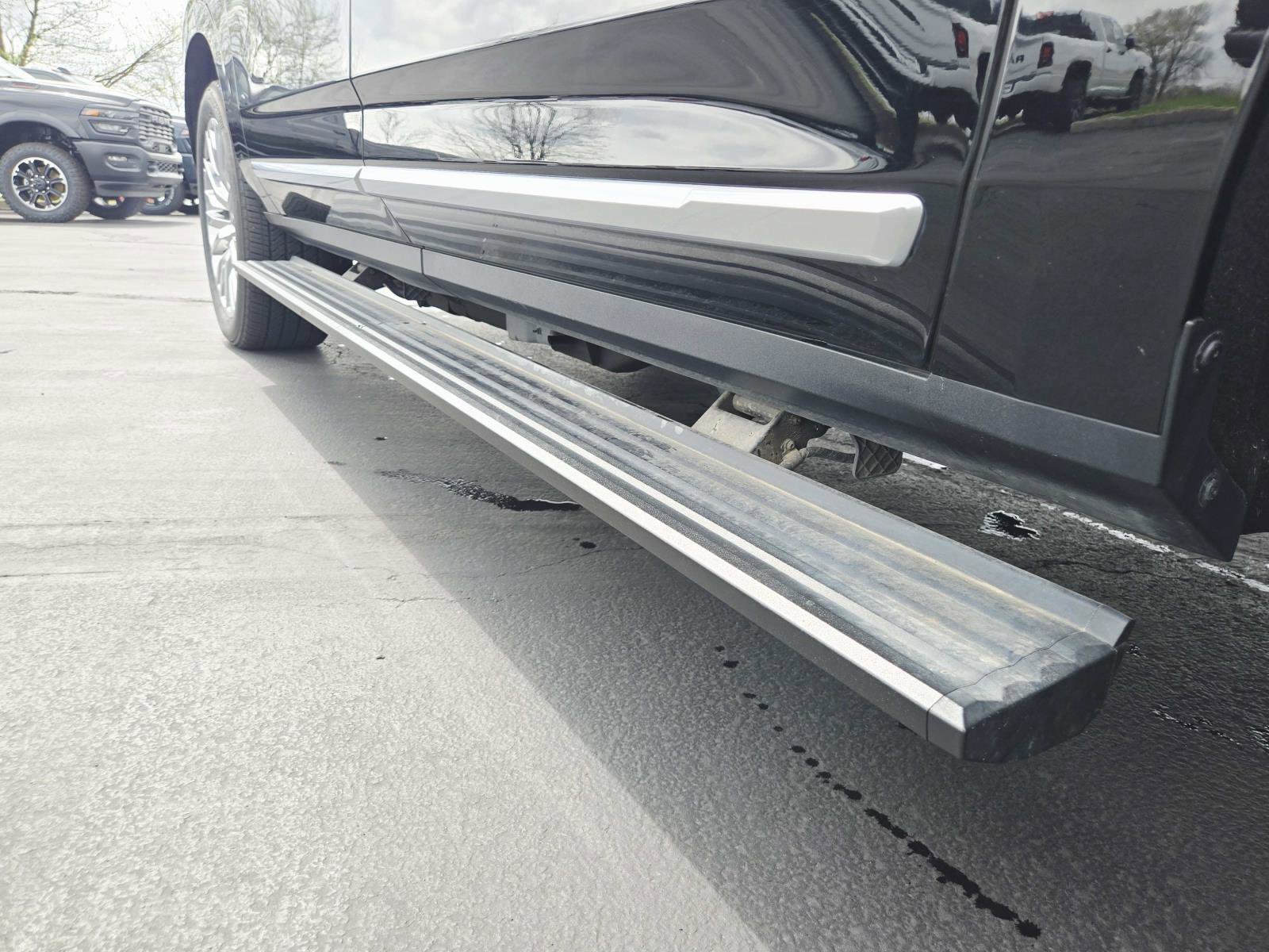 Used 2023 GMC Yukon XL Denali w/ Denali Reserve Package image 22