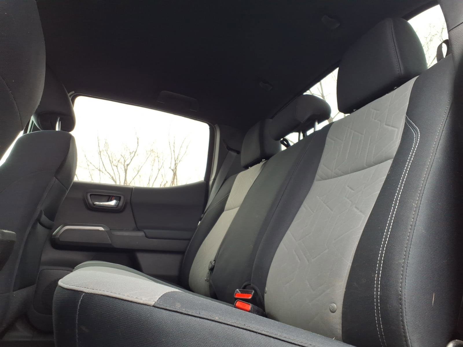 Used 2021 Toyota Tacoma TRD Sport w/ Technology Package image 14