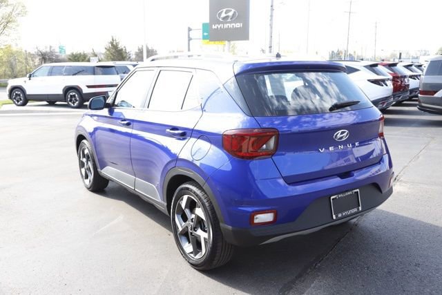 Certified 2026 Hyundai Venue SEL FWD image 4