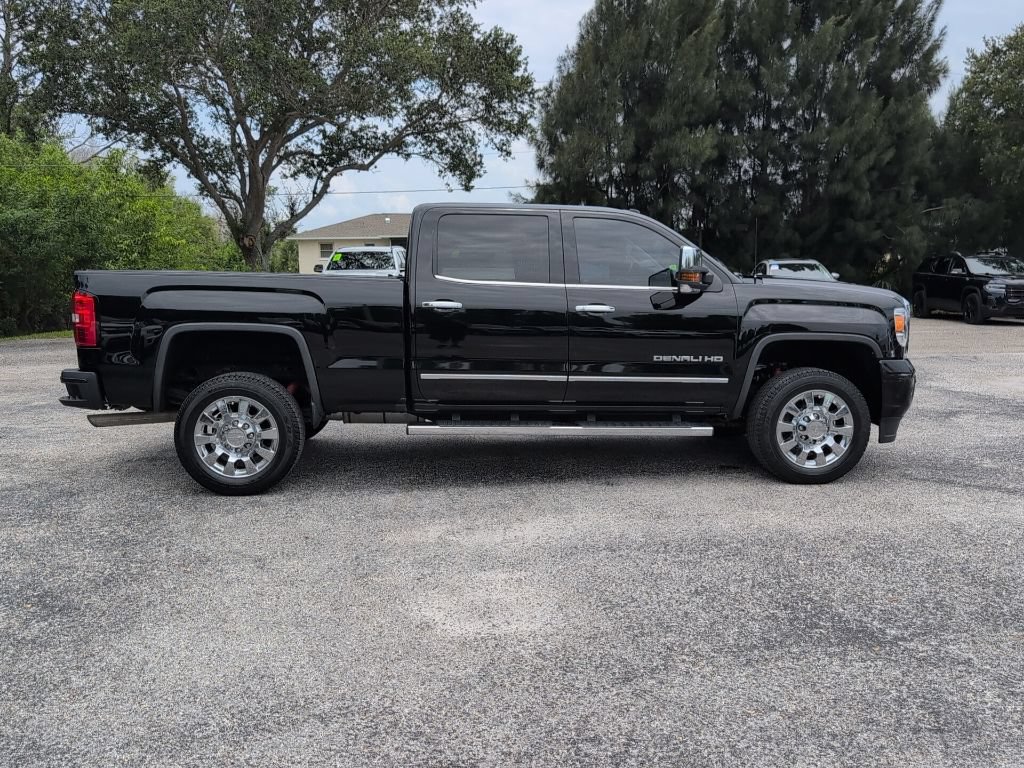 Used 2017 GMC Sierra 2500 Denali w/ Suspension Package, Off-Road AWD/4WD image 2