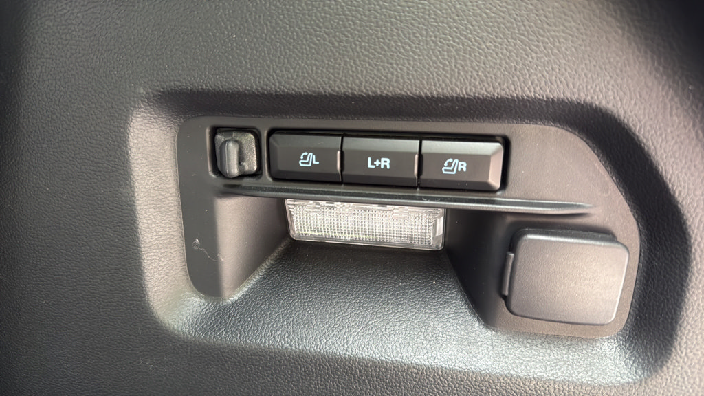 Used 2025 Ford Explorer ST w/ Sun And Sound Package AWD/4WD image 21