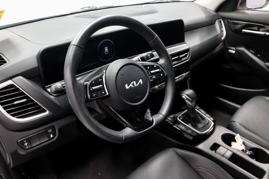 Used 2025 Kia Seltos SX w/ SX Sunroof Package AWD/4WD image 26