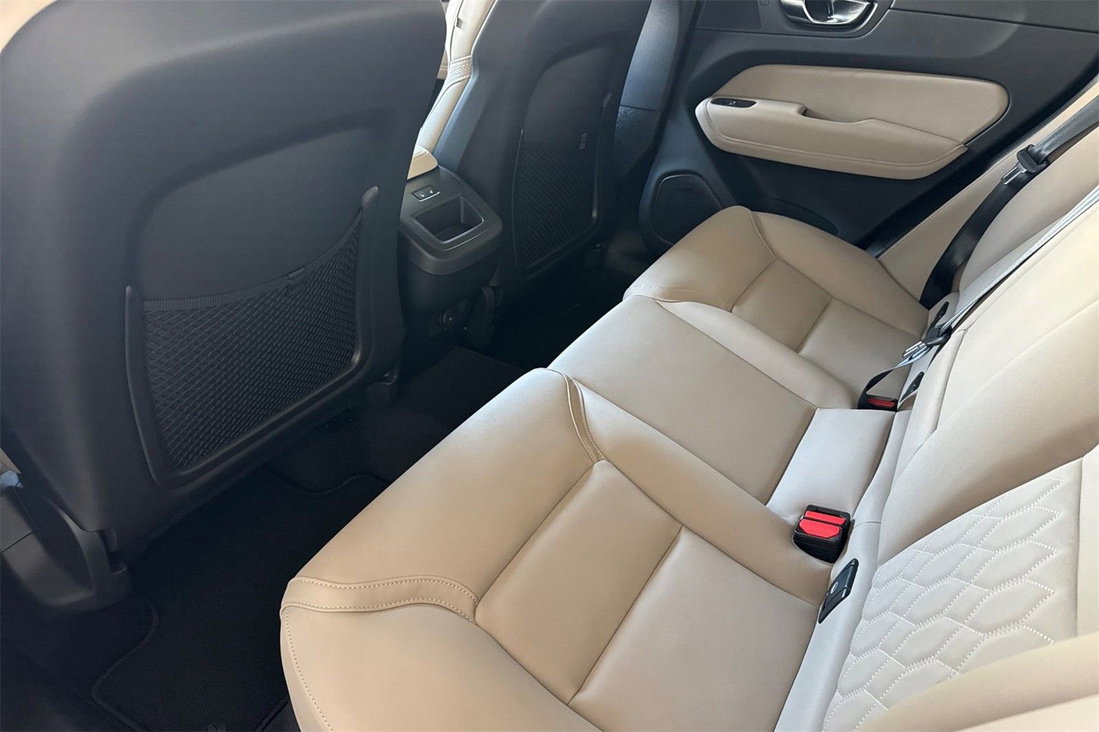 Used 2026 Volvo XC60 B5 Plus w/ Protection Package Premier image 4