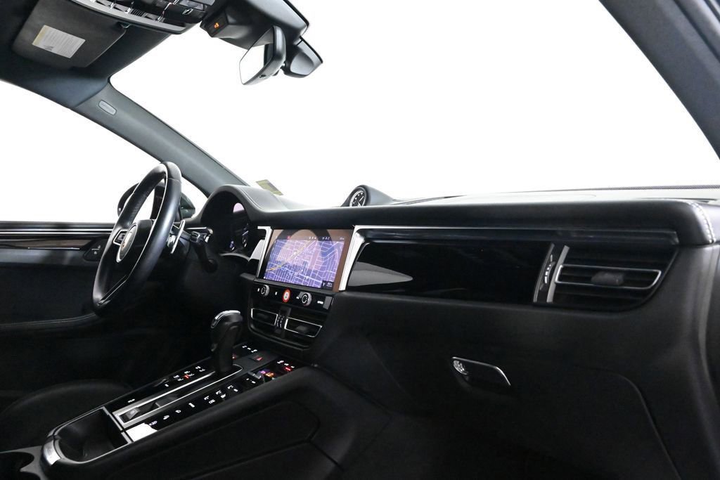 Certified 2023 Porsche Macan AWD/4WD image 17
