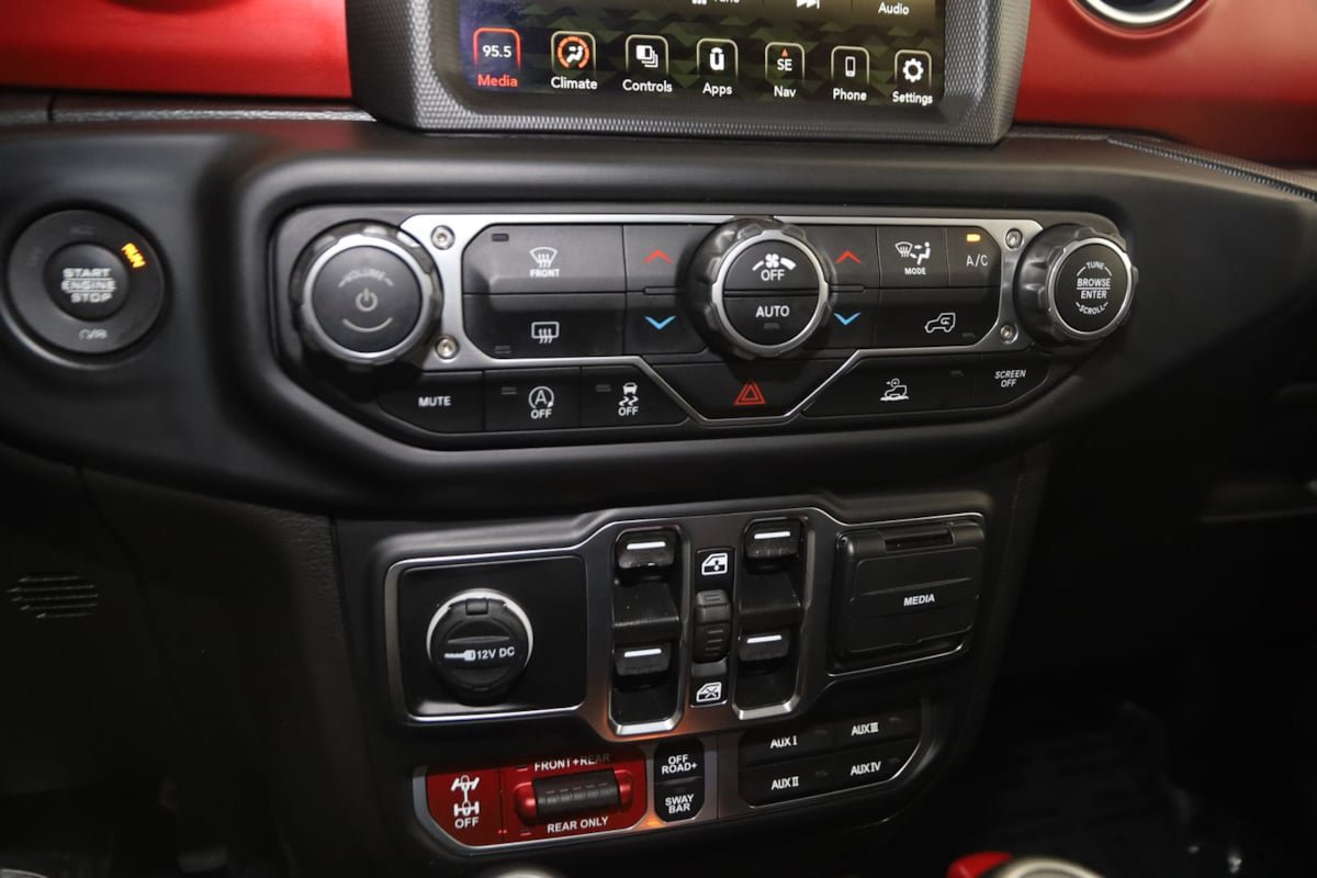 Used 2023 Jeep Wrangler Unlimited Rubicon AWD/4WD image 28