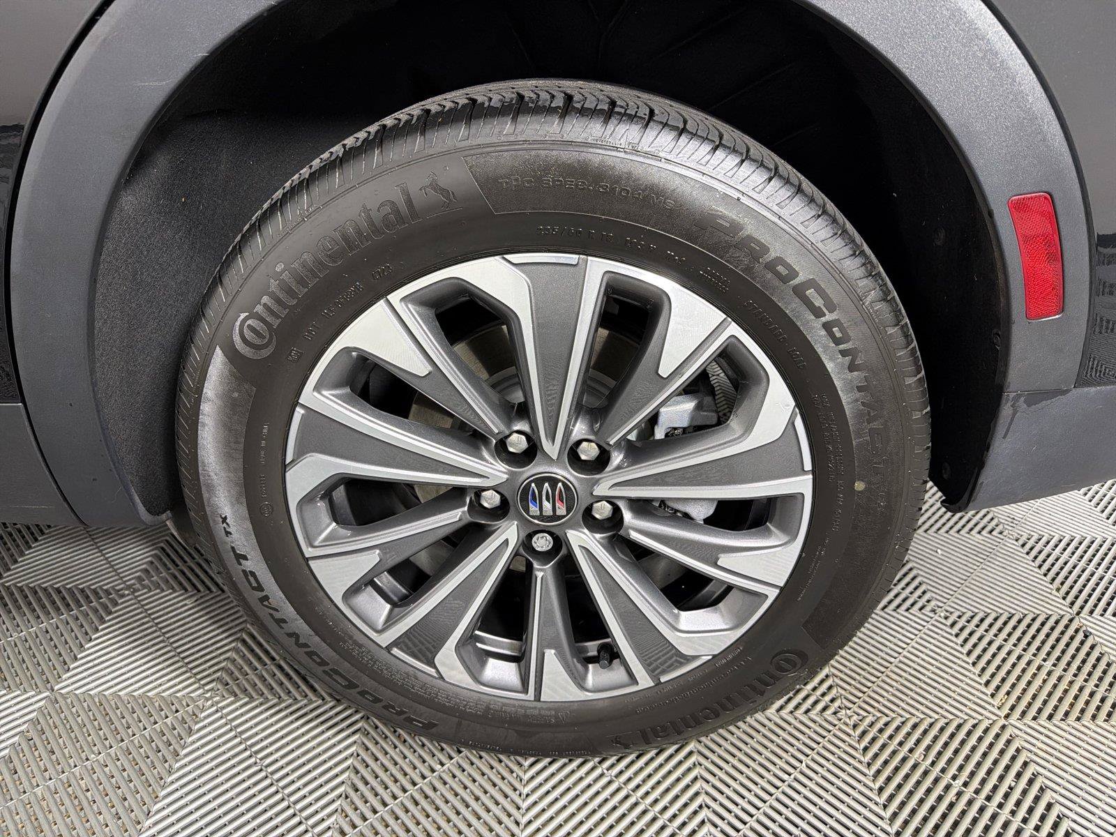 Certified 2024 Buick Envision Preferred AWD/4WD image 18
