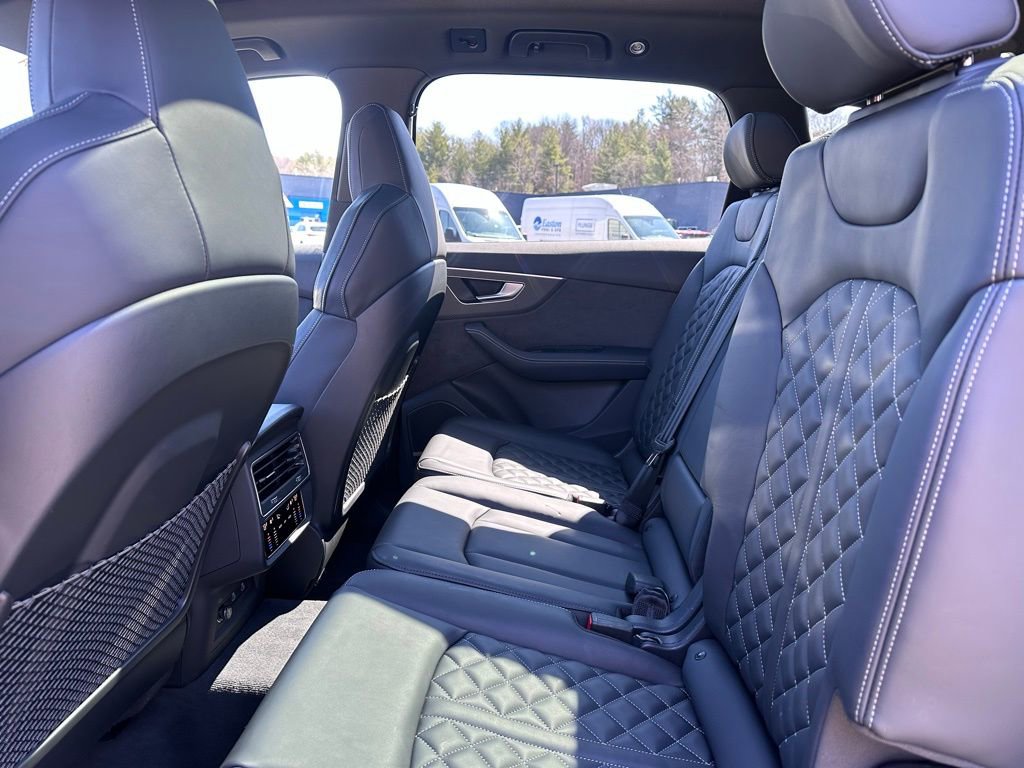 Used 2025 Audi SQ7 Premium Plus w/ Black Optic Package image 18