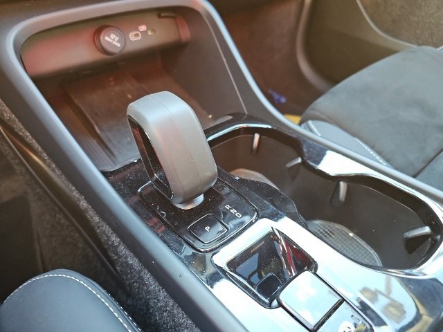 Used 2025 Volvo XC40 B5 Plus image 11